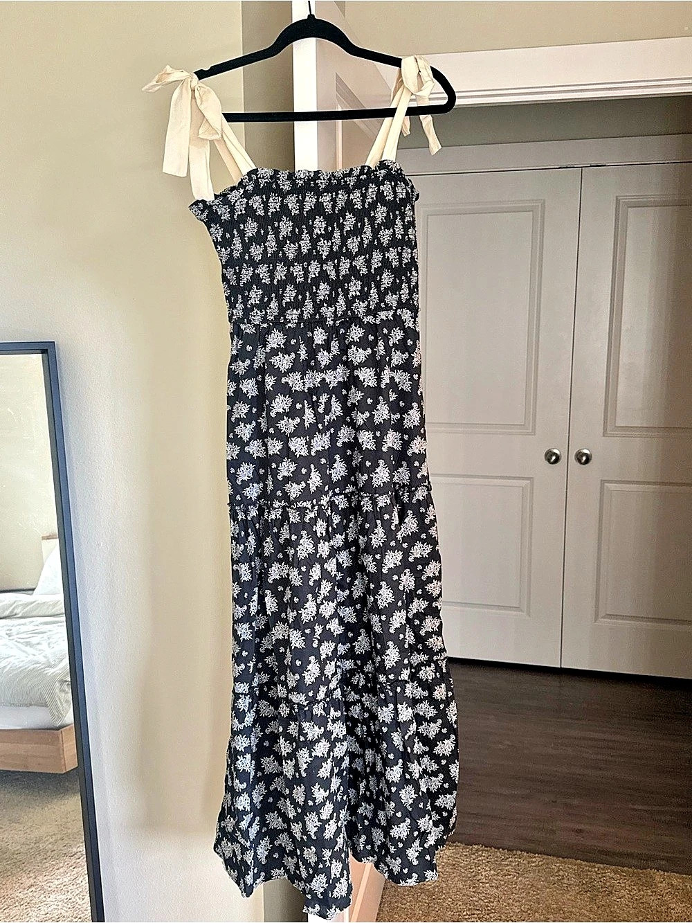 Mi ami Floral Maxi Dress in Black & White Size Medium Like New